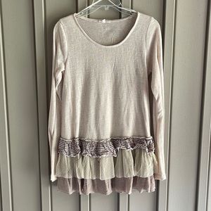 Easel Tiered Ruffled Cream Long Sleeve Top size Small